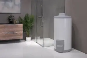 Varmtvannsbereder på moderne baderom